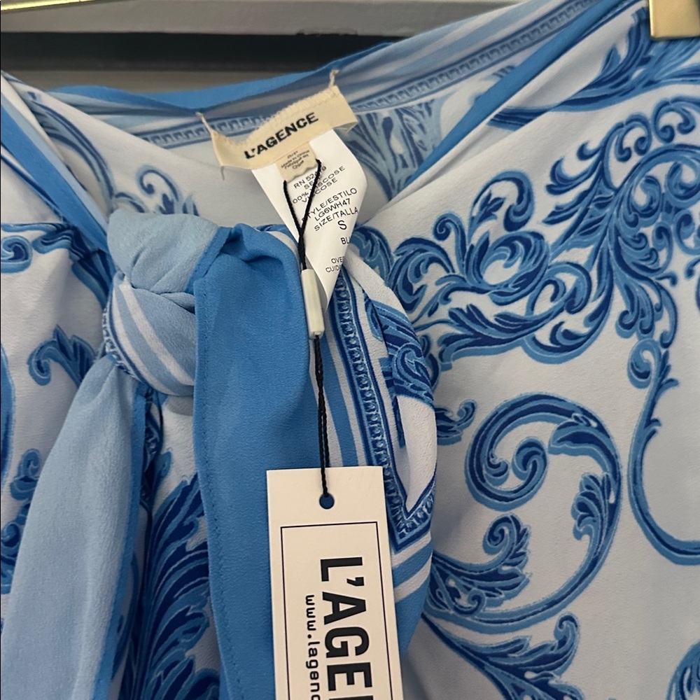 L'AGENCE Maribel Cover-Up Pareo in Blue and white baroque - Picture 5 of 5